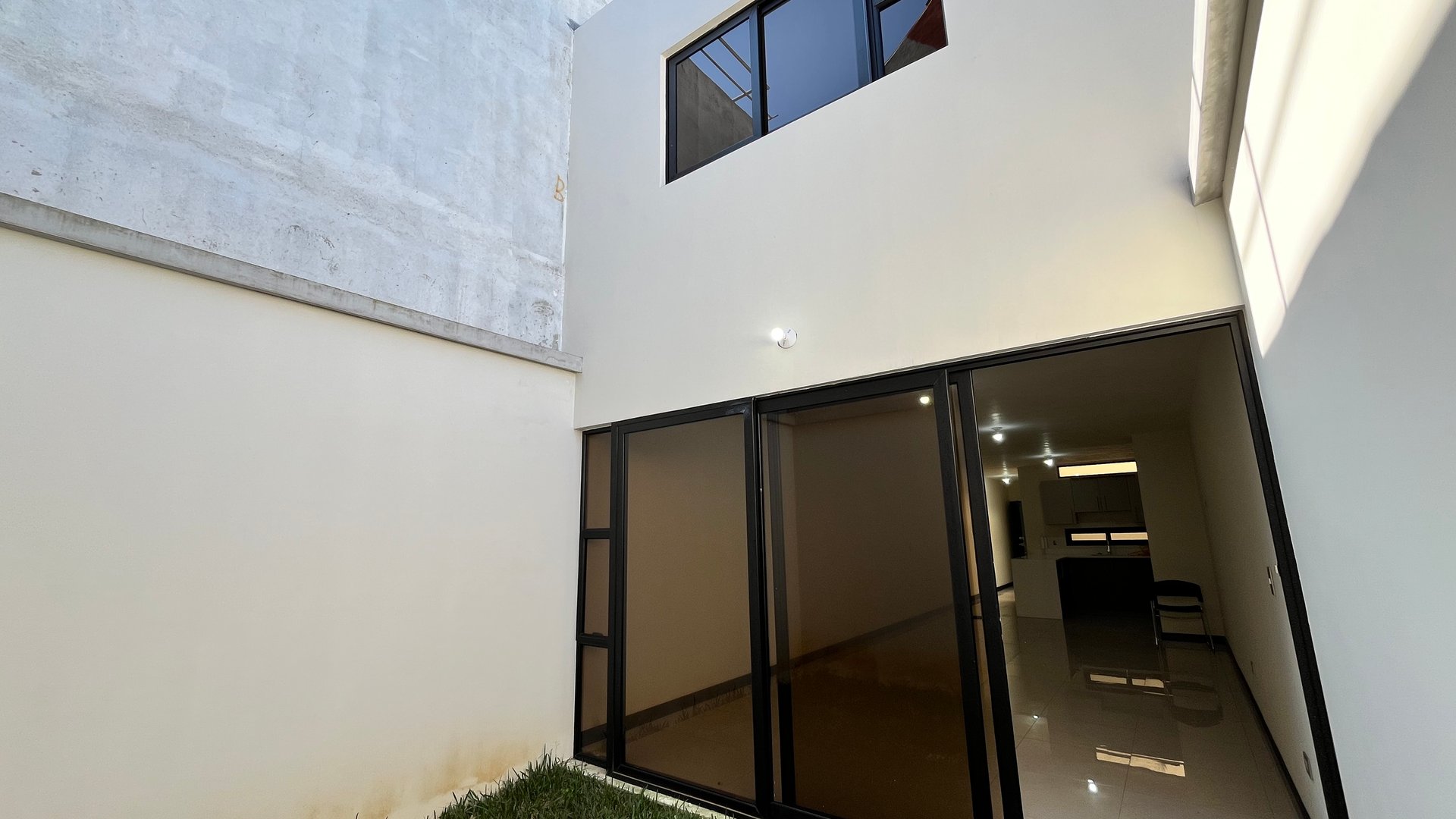 Hacienda Real, Zona 16. Casa en Venta