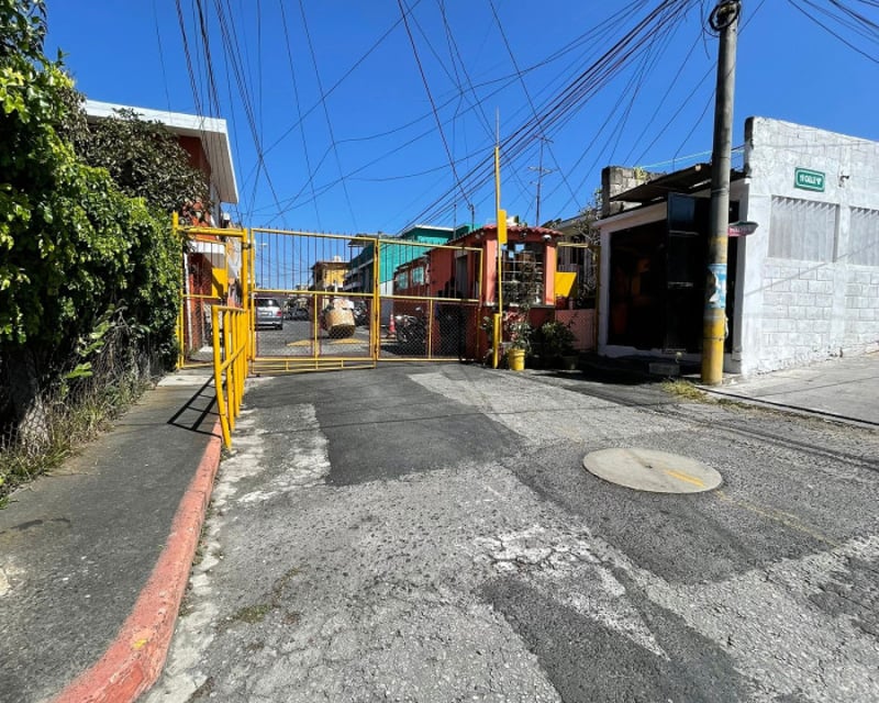 Casa en venta con locales uso mixto Zona 6 proyecto 4-4