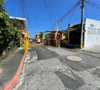 Casa en venta con locales uso mixto Zona 6 proyecto 4-4