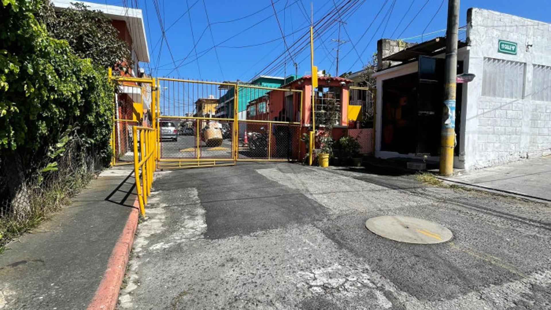 Casa en venta con locales uso mixto Zona 6 proyecto 4-4