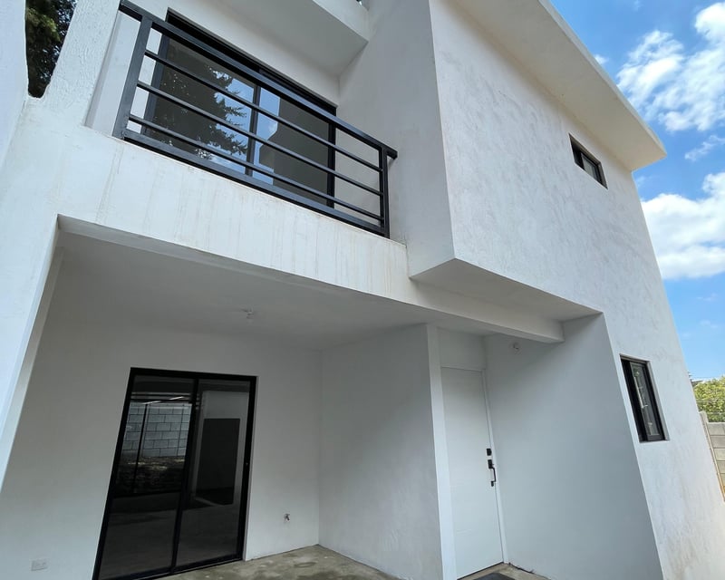 Casa Nueva en Venta - Santiago Sacatepéquez, Sacatepéquez - 3 Hab | y cuarto de servicio