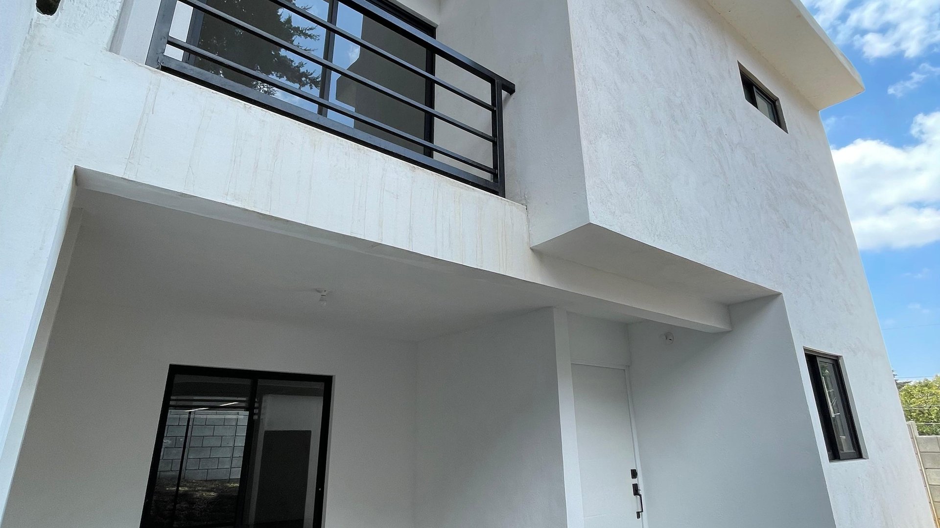 Casa Nueva en Venta - Santiago Sacatepéquez, Sacatepéquez - 3 Hab | y cuarto de servicio