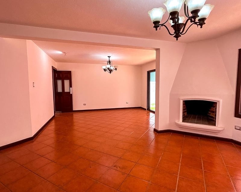 Casa en Renta de 3 dormitrorios en Santa Catarina Pinula