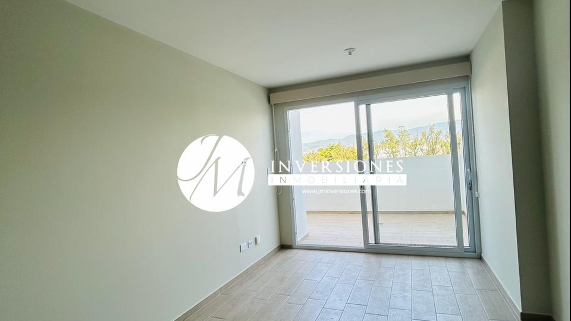 Apartamento en renta Con Linea blanca en zona 12 - Miniatura 3