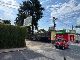 Terreno en VENTA con casa Antigua en San Lucas Tolimán, Atitlán - Image 2