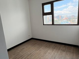 Apartamento en Venta Edificio Marqués de Oakland Zona 10 - Image 13