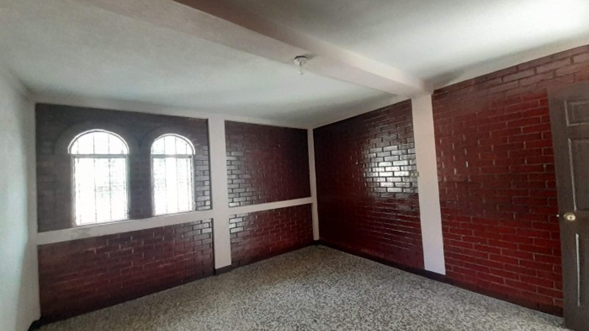 Propiedad en Venta con Apartamentos en Calzada San Juan - Miniatura 5