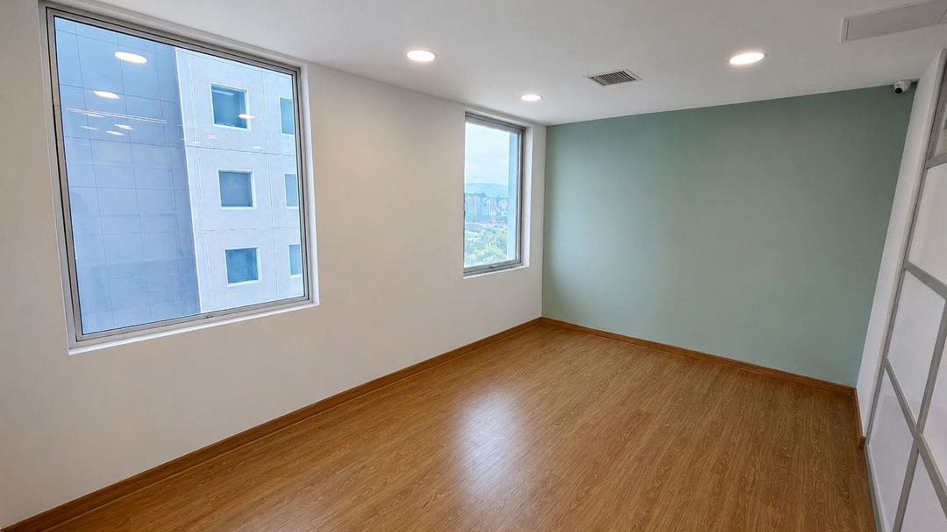 Alquier de oficina amueblada y tabicada | Zona Pradera, Zona 10 - Miniatura 4