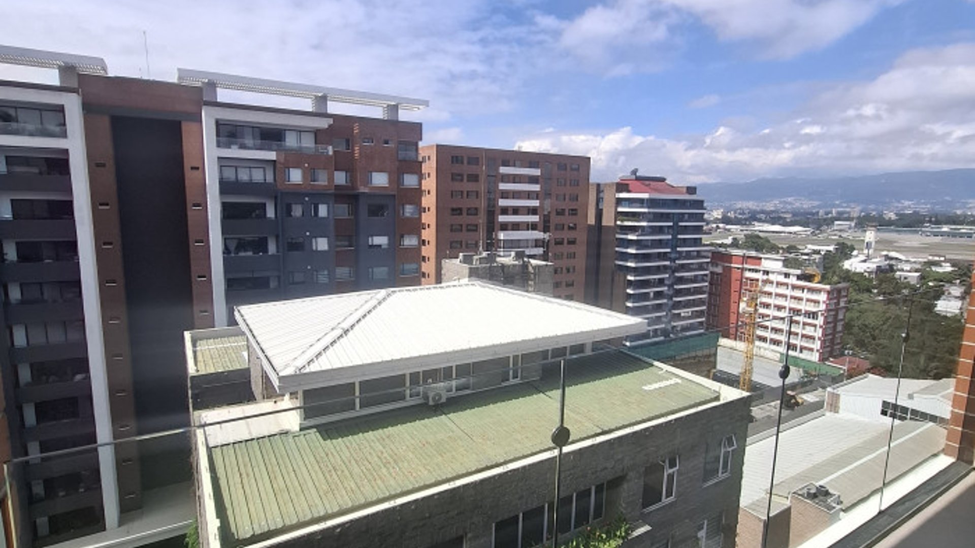 Clinica en Renta edificio Medico en zona 14 - Miniatura 19