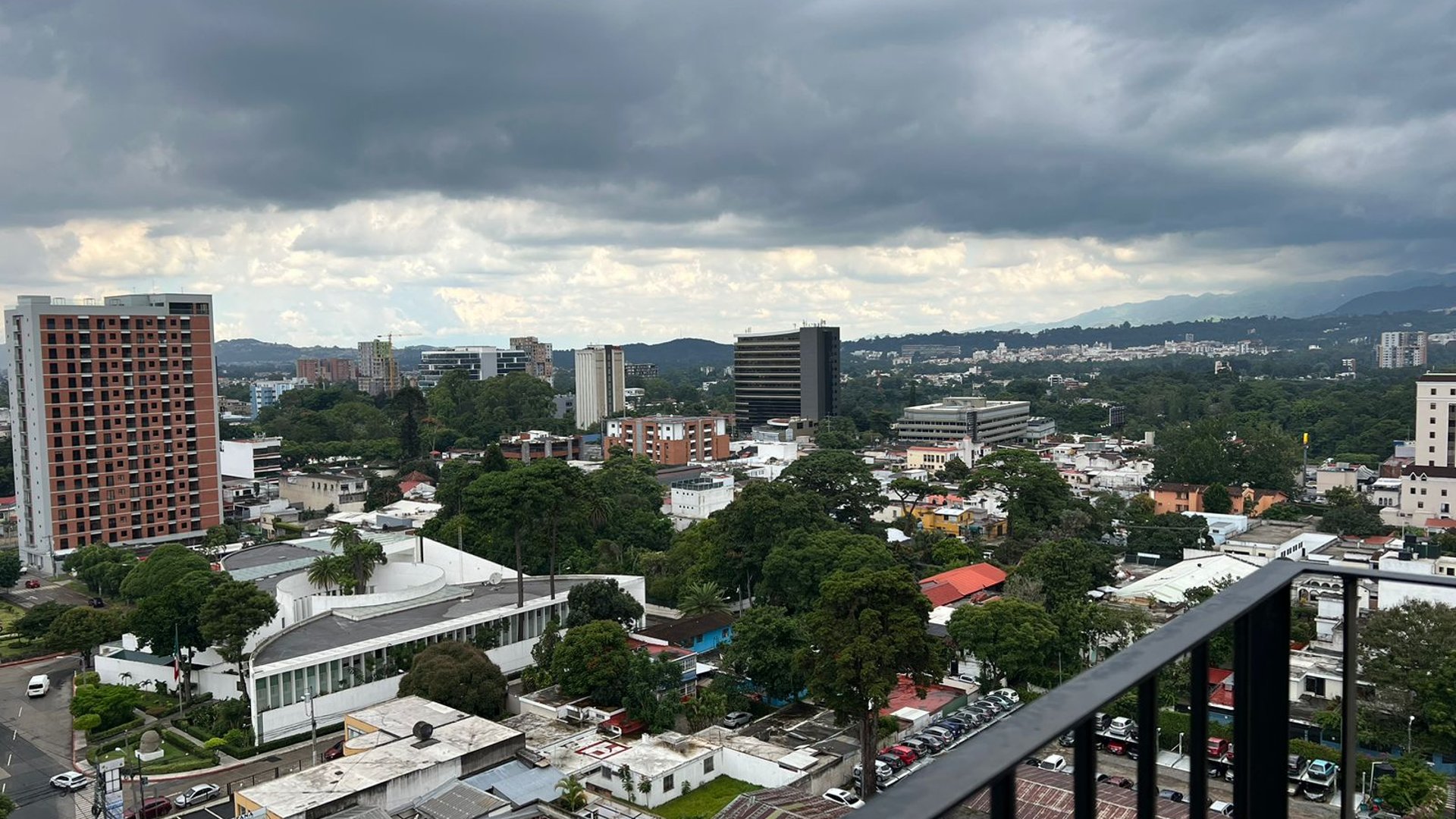 APARTAMENTO AMUEBLADO EN RENTA EN FIAMENE ZONA 10 - Miniatura 18
