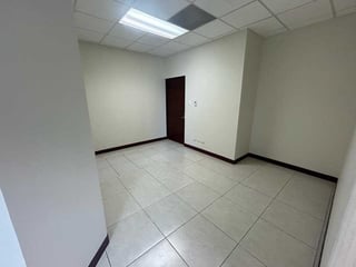 Alquilo Oficina en zona 10, Zona Pradera - 5