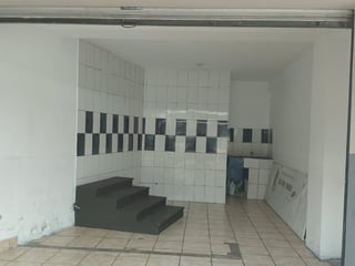 Local Comercial en Renta en Plaza Surti Ahorro. Zona 18 - 2