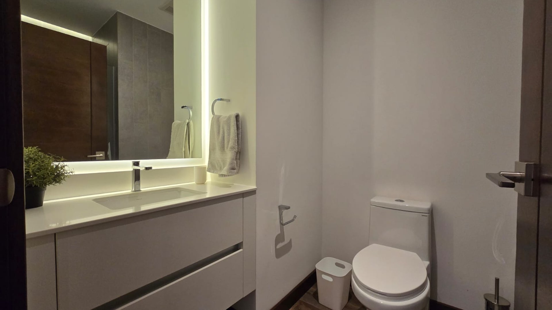RENTA Apartamento Amueblado Zona 10 Trento Diez - Miniatura 9