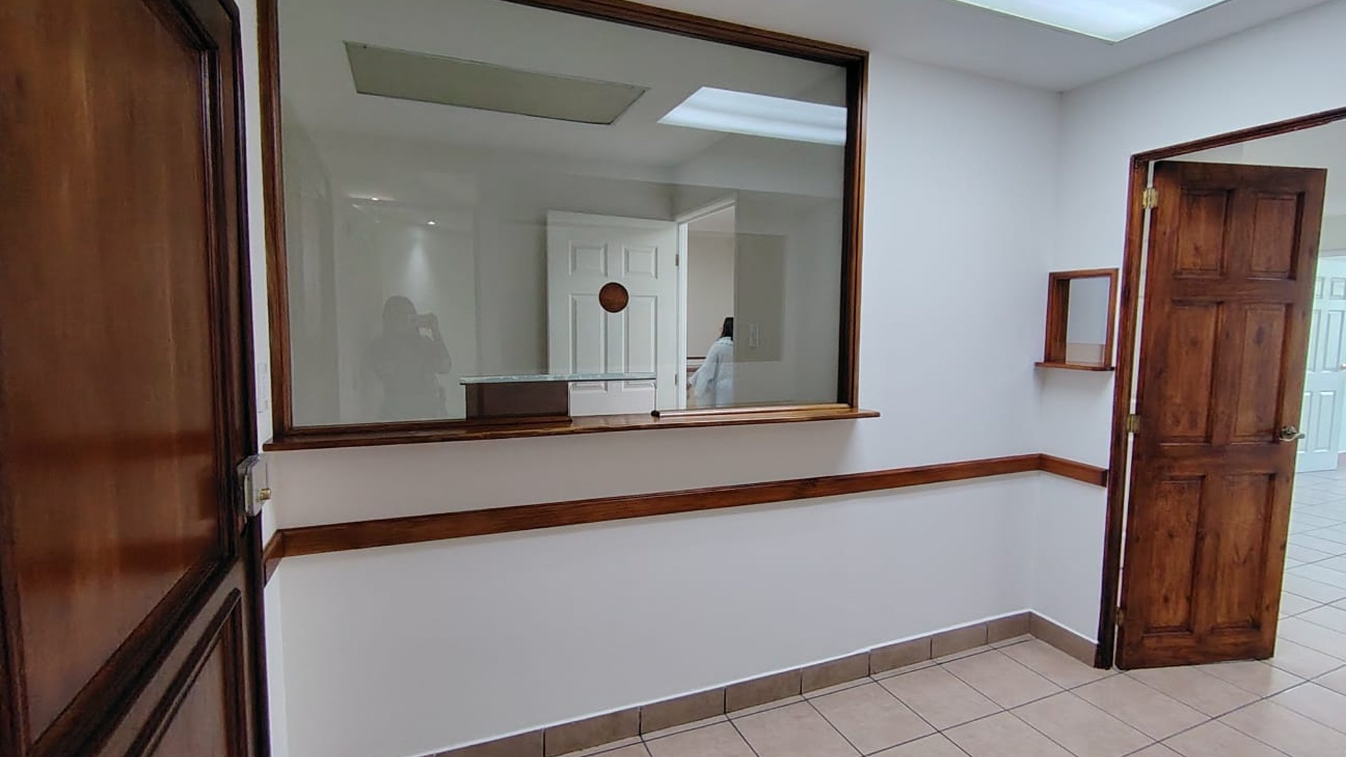 Oficina tabicada en renta en edificio corporativo en zona 14 Ref-5704