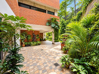 EXCLUSIVO APARTAMENTO EN VENTA CON AMPLIOS JARDINES – PREMIER ZONA 14 - 5