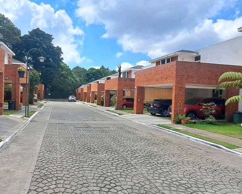 Vendo Linda Casa Res. Sta. Clara. Villas del Bosque km18.5