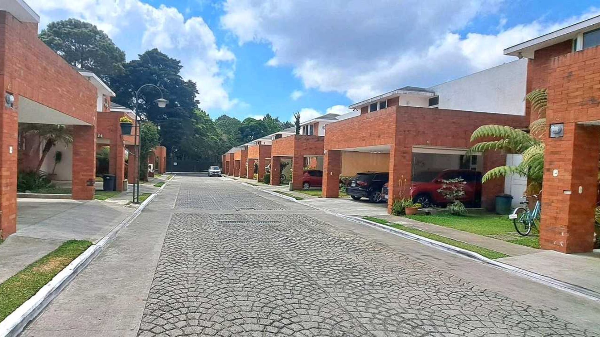 Vendo Linda Casa Res. Sta. Clara. Villas del Bosque km18.5