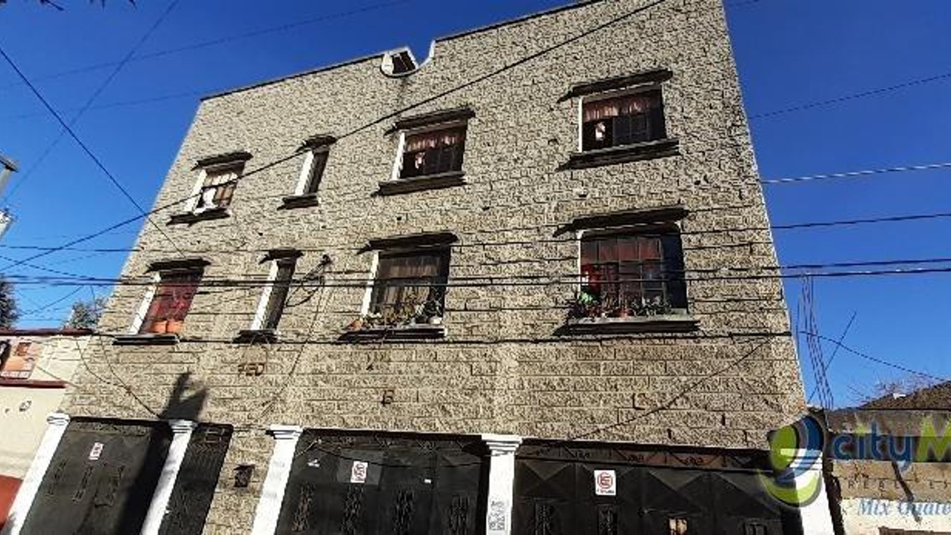 Edificio en Venta con 4 Apartamentos en Villa Nueva