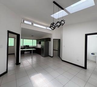 Apartamento de 2 habs con terraza en alquiler Col El Maestro zona 15