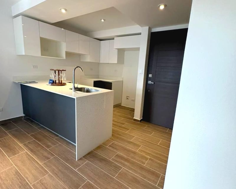 Apartamento en venta con linea blanca de 2 habitaciones en Z7 Ref-5472