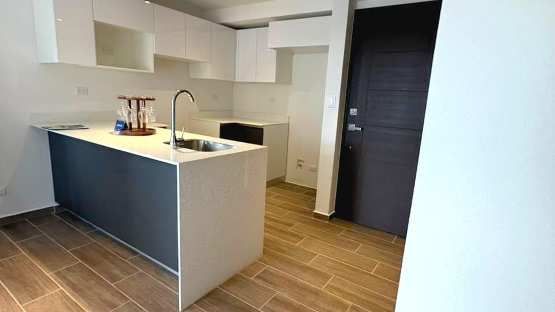 Apartamento en venta con linea blanca de 2 habitaciones en Z7 Ref-5472