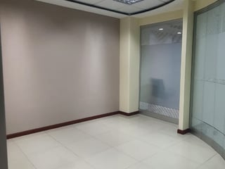EN RENTA AMPLIA OFICINA 205 MTS ZONA 10 REFORMA 10 - 4
