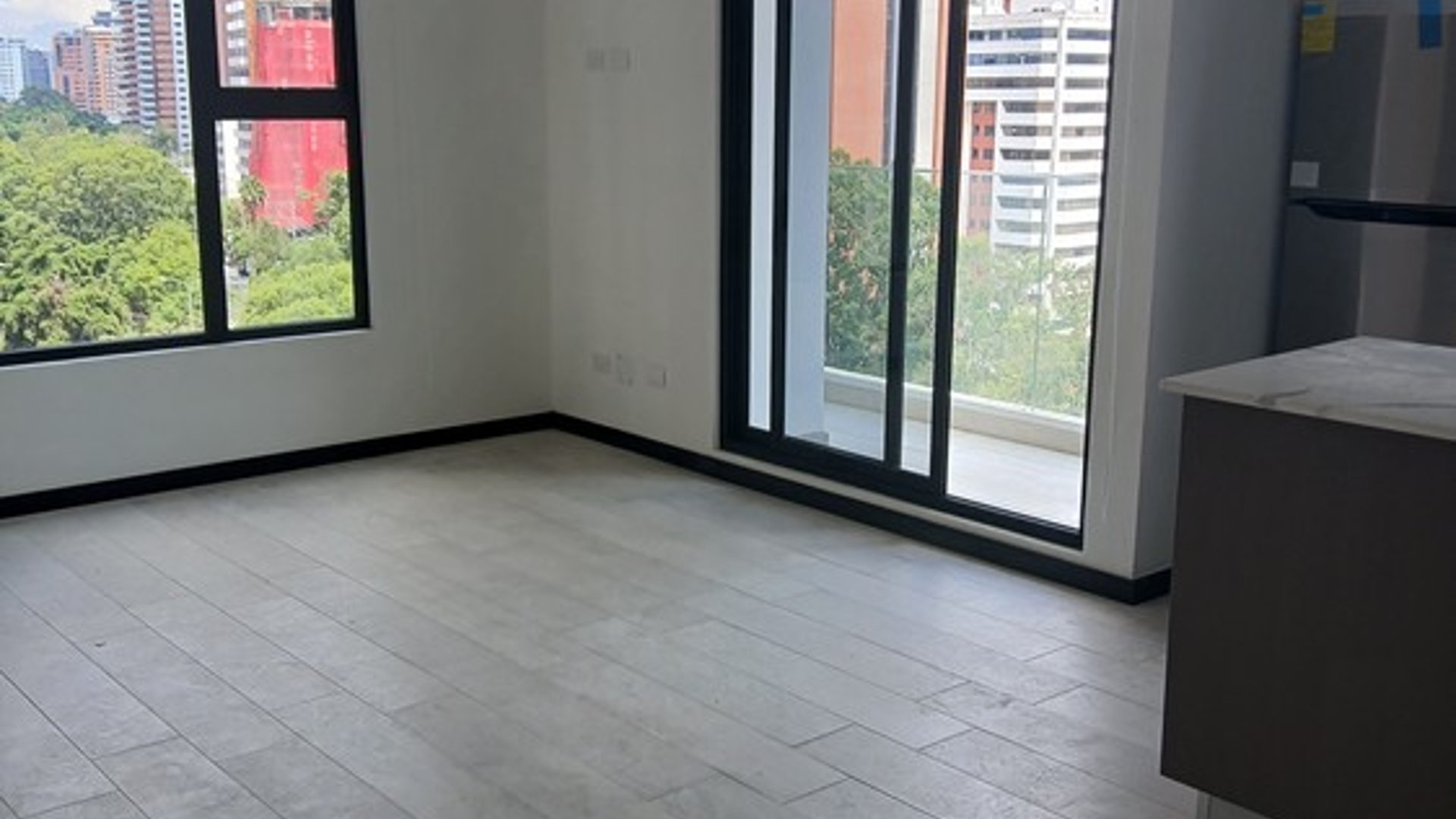 Vendo - Alquilo zona 13 Apartamento Edificio Verdu con 3 dormitorioas