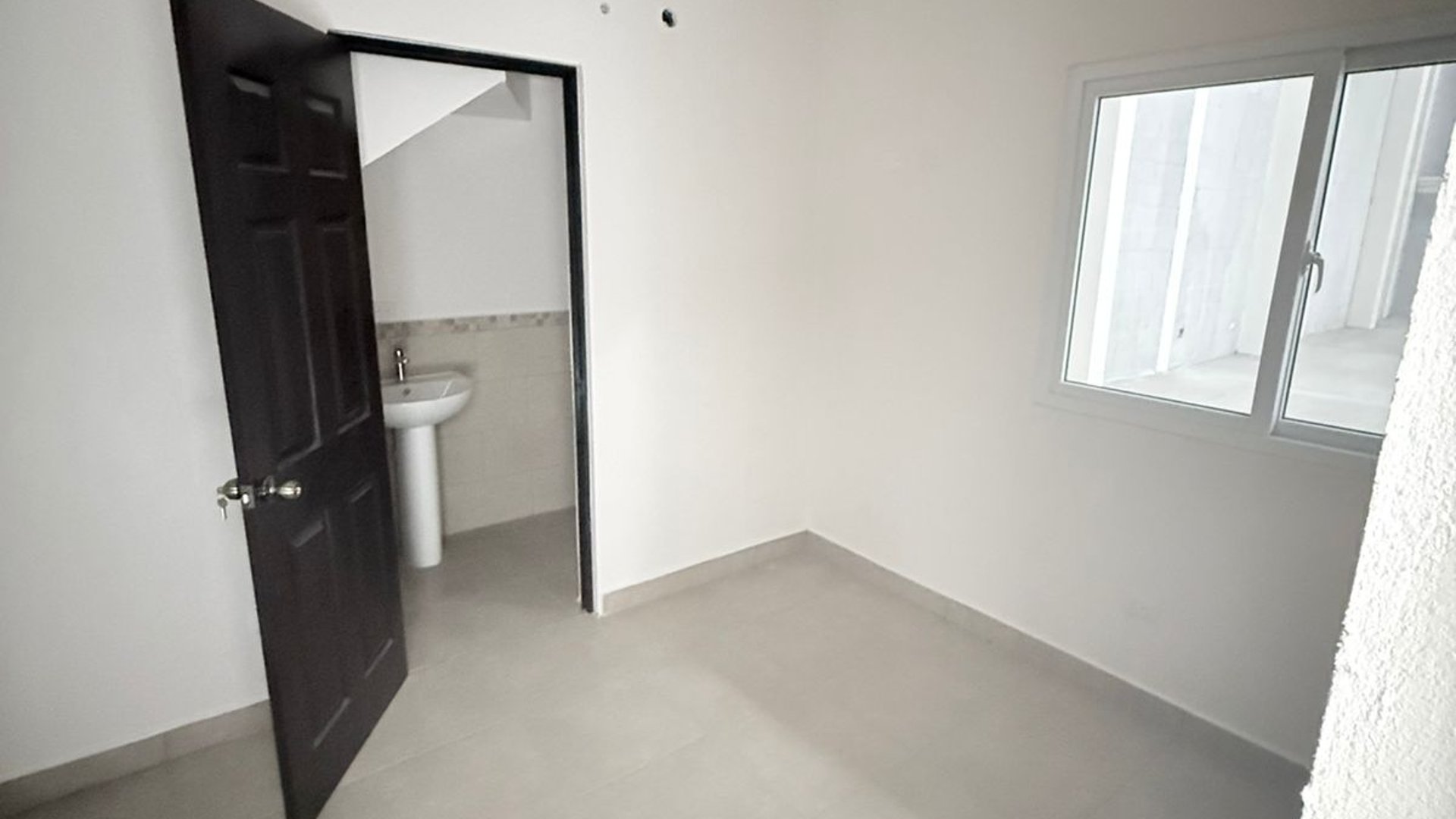 ???? BODEGA EN RENTA – 325 m² + OFICINA Y APARTAMENTO | JALAPA   - Miniatura 3