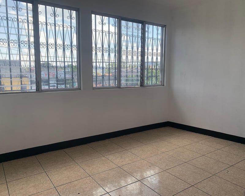 INMUEBLE DE USO MIXTO EN CALLE PRINCIPAL, CALLE MARTI ZONA 6