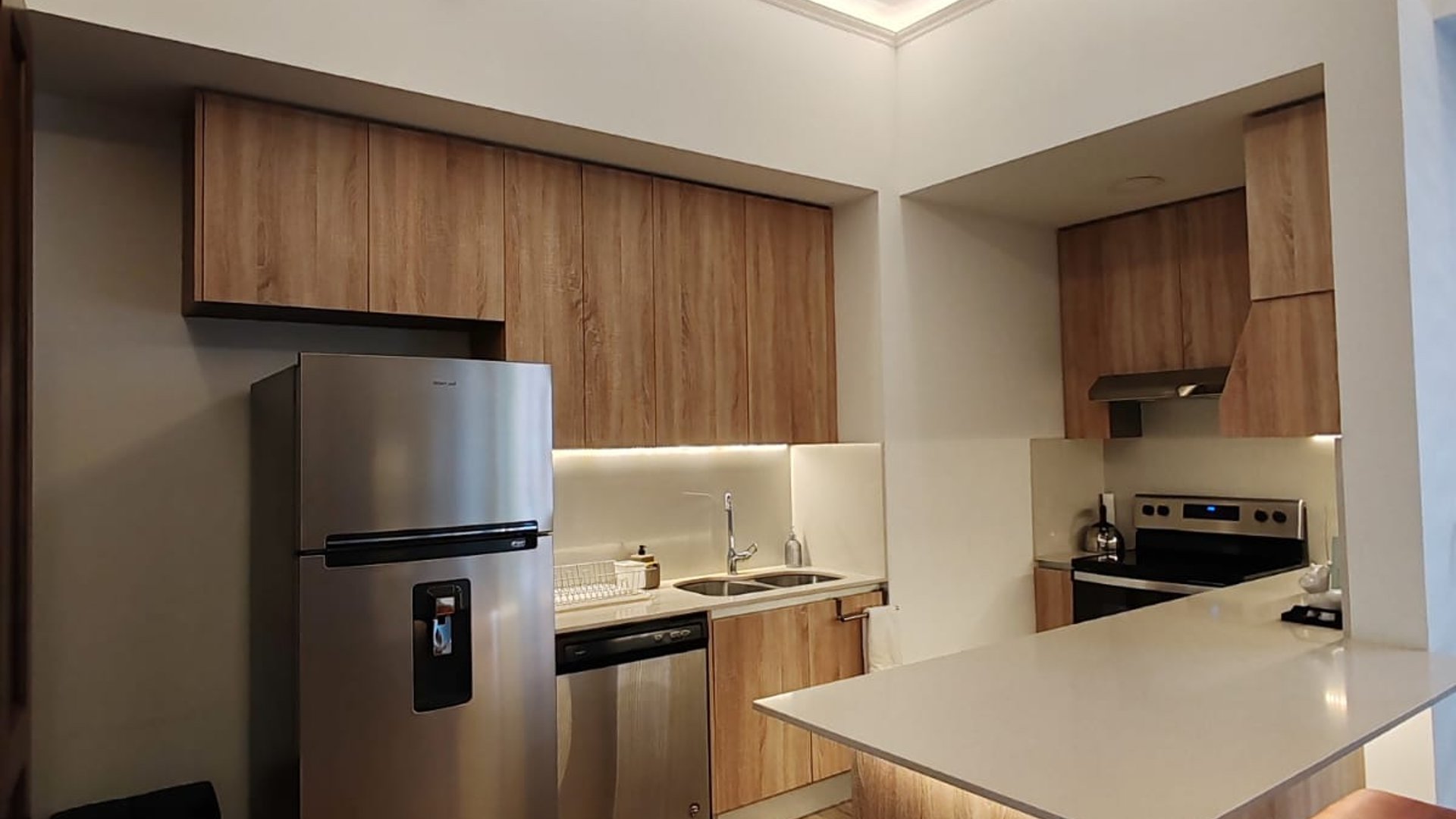 Apartamento Amueblado en Renta en Edificio Salvattore Zona 10