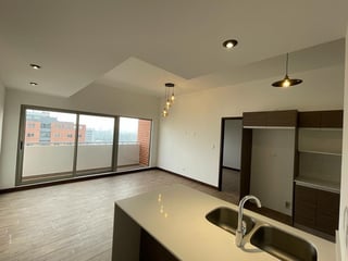 Apartamento en renta de 2 habitaciones con balcon en zona 10 Ref-5271 - 2