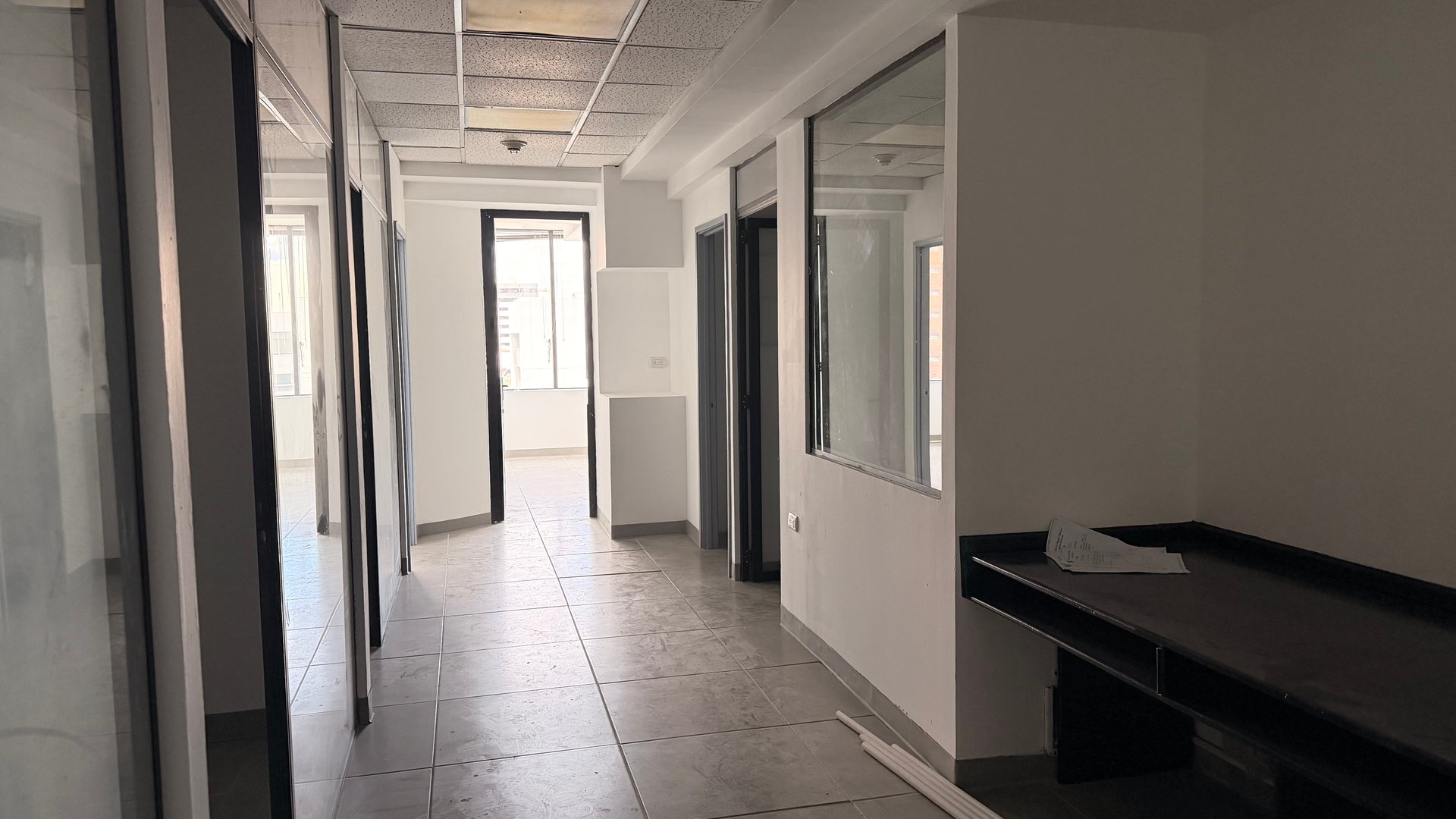 Oficina en Alquiler / Venta Edificio Europlaza, zona 14 - Miniatura 3
