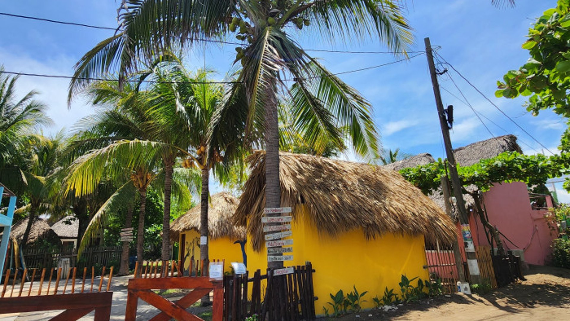 En Venta Hotel en El Paredón Sipacate - Miniatura 14