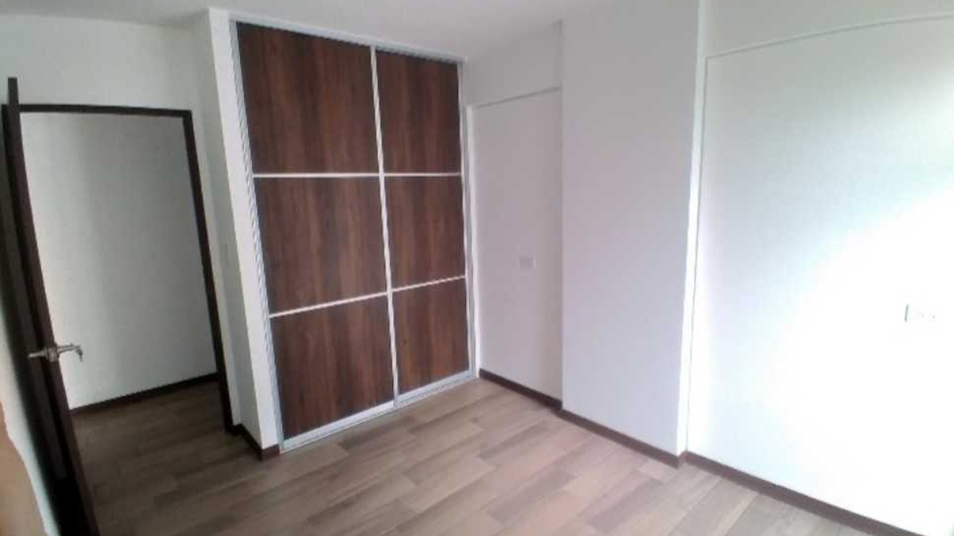 Rento apartamento nuevo Torre Asunción Sur, Zona 5 - Miniatura 6