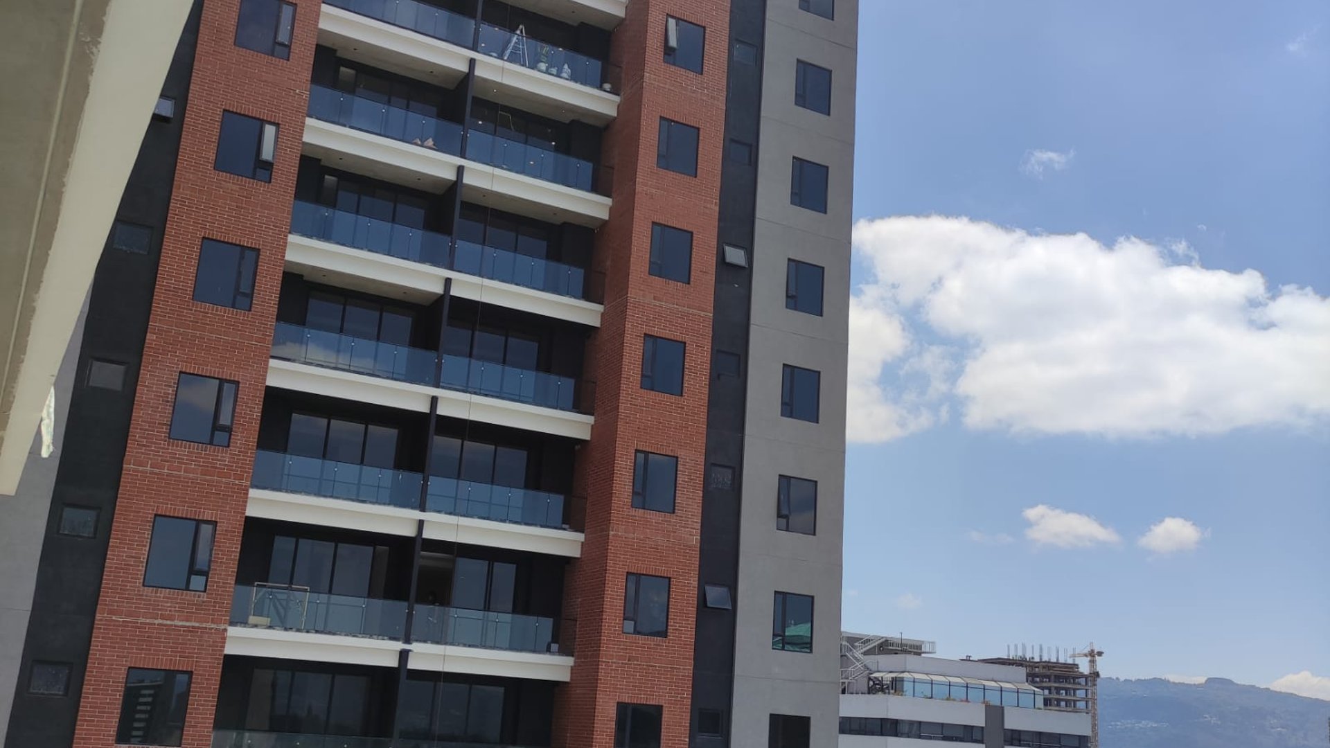 📍 APARTAMENTO EN VENTA – EDIFICIO FERRÉ DIEZ | ZONA 10