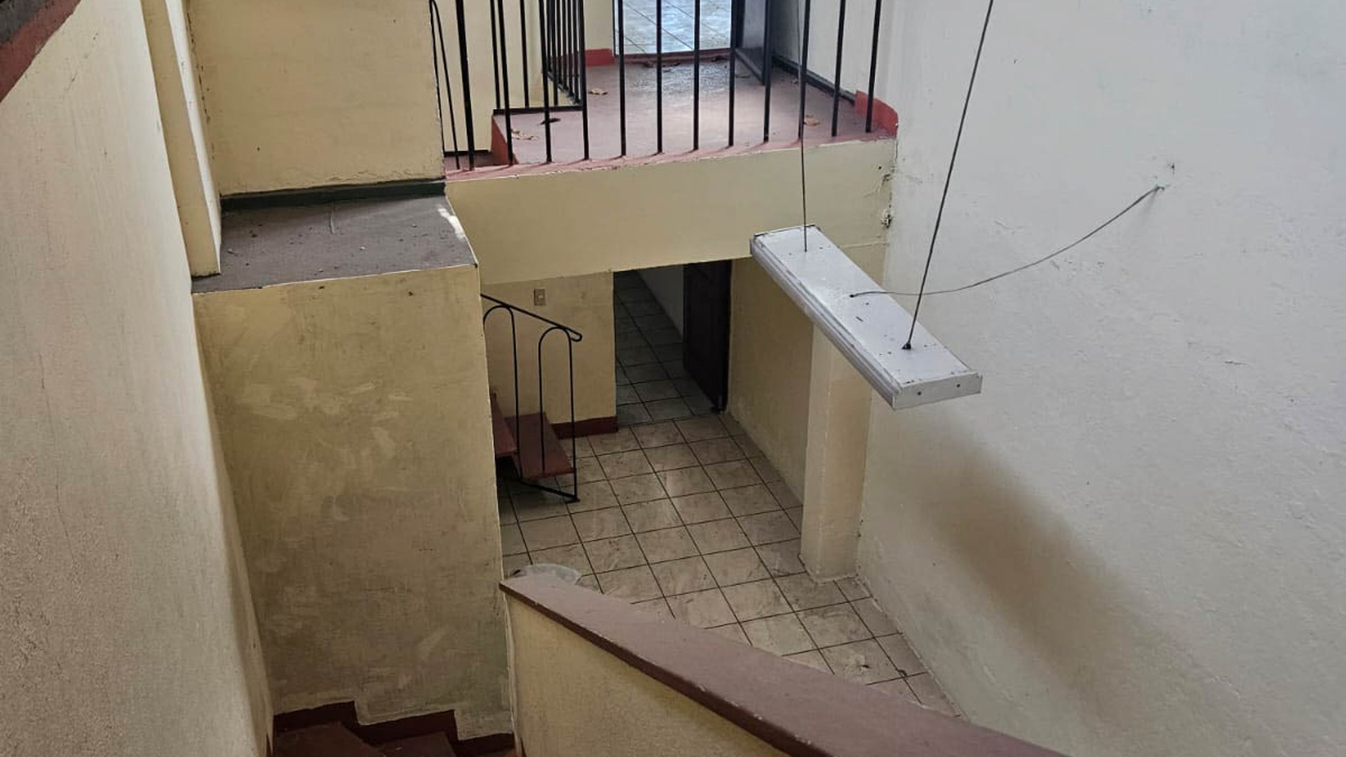 CASA CON GIRO COMERCIAL EN RENTA ZONA 9 - Miniatura 4