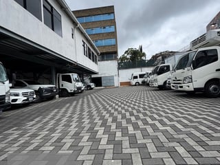 Edificio en Alquiler Zona 10 - 2