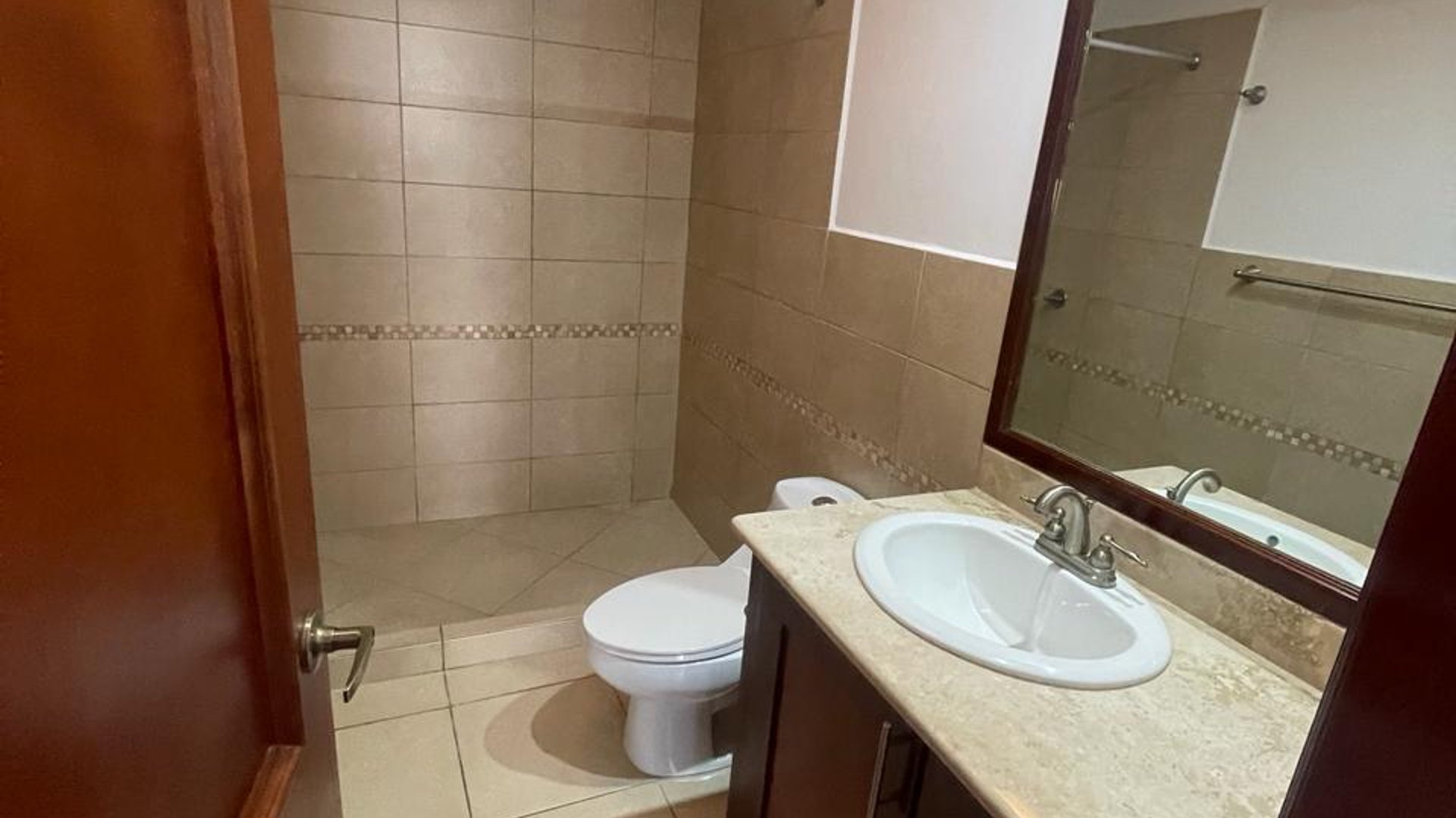 Apartamento en Alquiler Edificio Botticelli II, zona 15 VHII - Miniatura 2