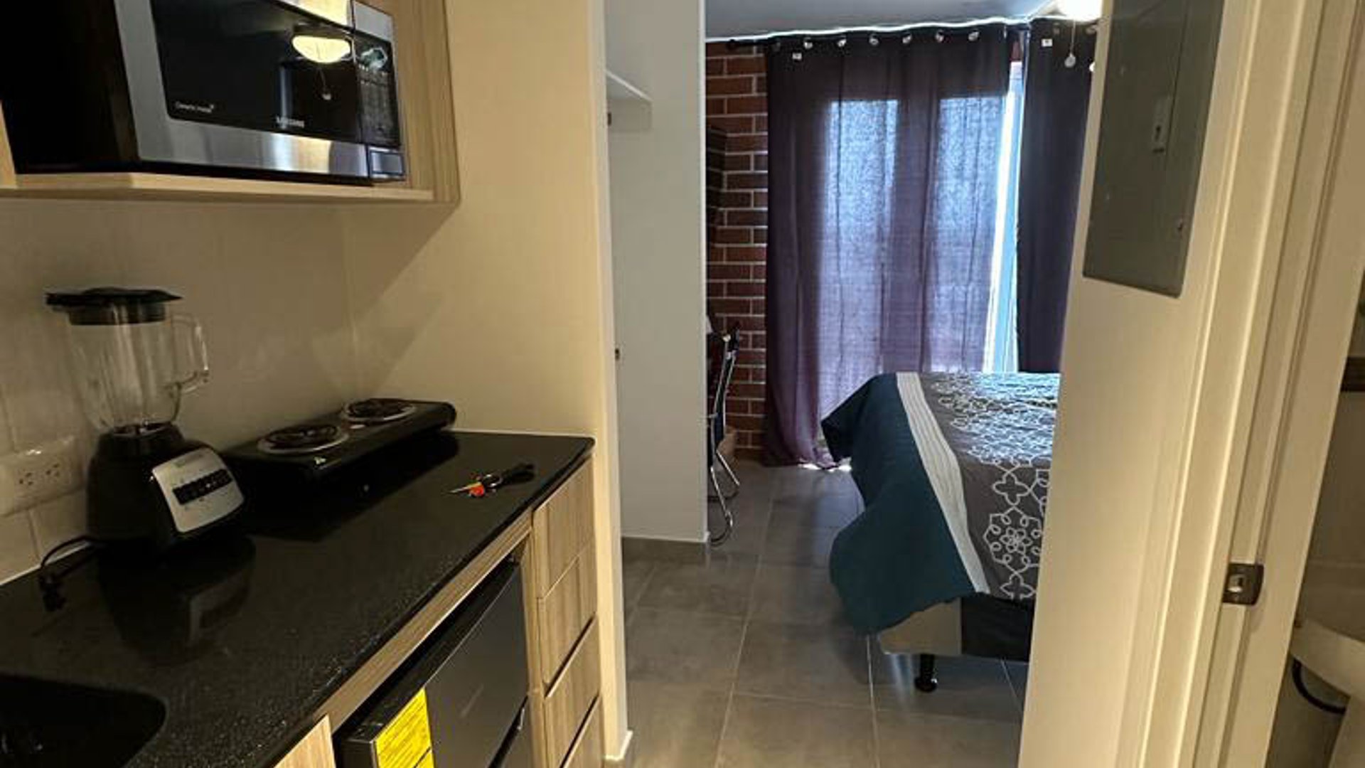 APARTAMENTO AMOBLADO EN RENTA EN ZONA 2 - Miniatura 2