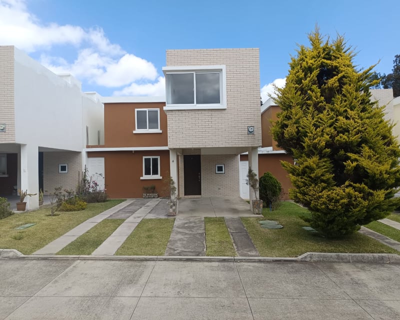📍 CASA EN VENTA / RENTA – COND. PASEO DE ARRAZOLA | KM 16.5 