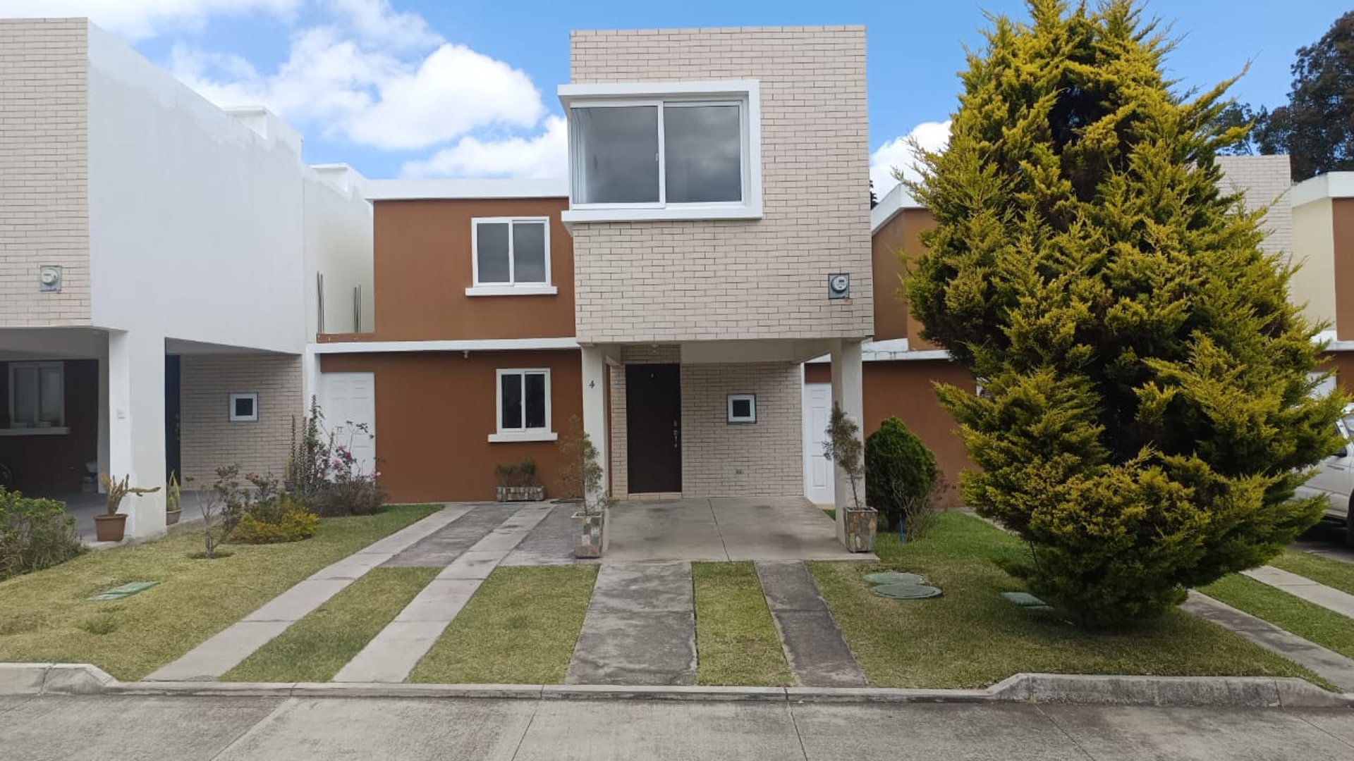📍 CASA EN VENTA / RENTA – COND. PASEO DE ARRAZOLA | KM 16.5 