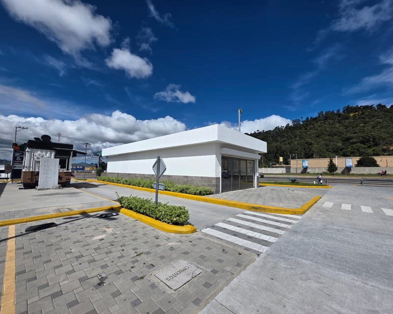 Local con autoservicio en plaza VENTO, Chimaltenango en excelente punto antes del libramiento.