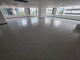 Oficina en renta - nivel medio - 955M2 en zona 14 Ref-5286 - 5