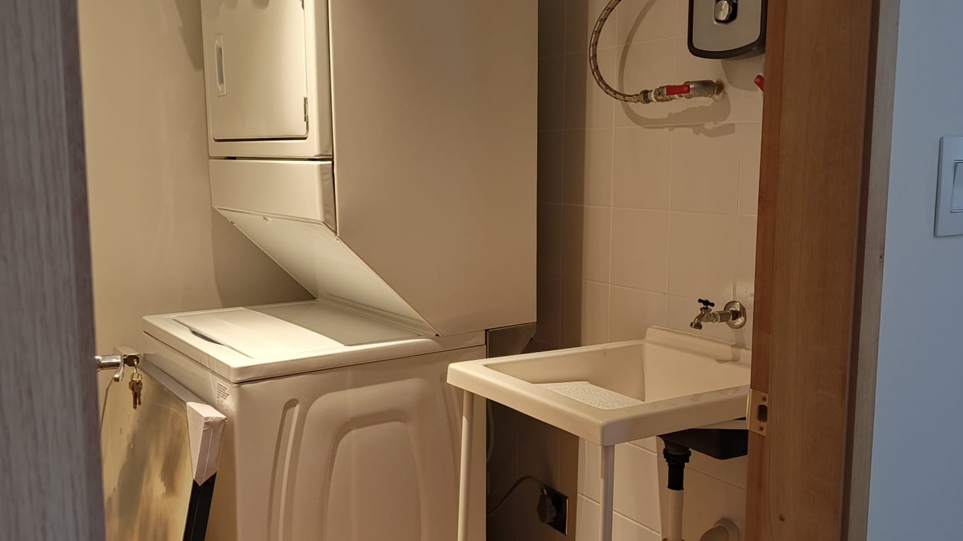 Apartamento en venta de 2 habitaciones en Zona 9 - Miniatura 3