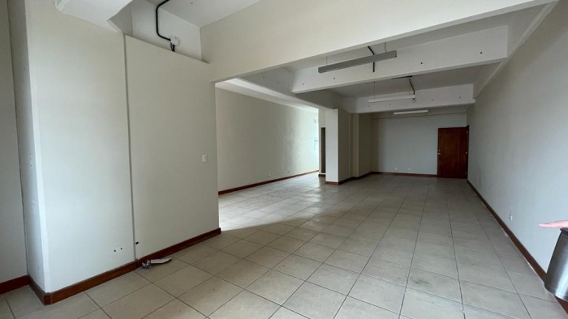 OFICINA EN RENTA, AREA COMERCIAL NARANJO, MIXCO - Miniatura 3