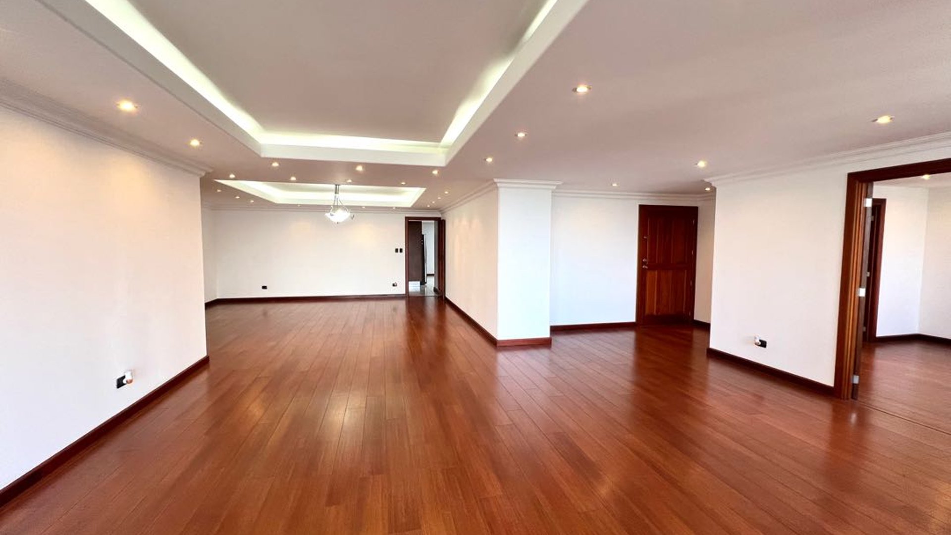 ALQUILER DE AMPLIO APARTAMENTO - MARQUÉS DEL VALLE, ZONA 14 - Image 1
