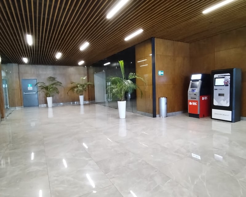 Oficina en renta en obra gris en zona 9