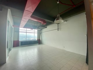 Oficina en nivel alto en alquiler o venta Zona Pradera zona 10 - 2