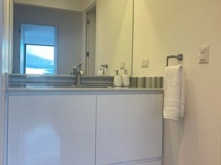 APARTAMENTO AMUEBLADO EN RENTA – EDIFICIO LUCCA | ZONA 10 - Image 12