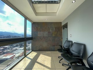 Oficina en venta, en Zone 10 - 5